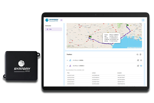 View of the SoftSpot IoT low consumption tracker and the management app on a tablet